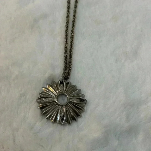 Vintage Flower Starburst Silver Necklace MCM 70’e 80’s Hippie Boho Flower Indie - Picture 4 of 6